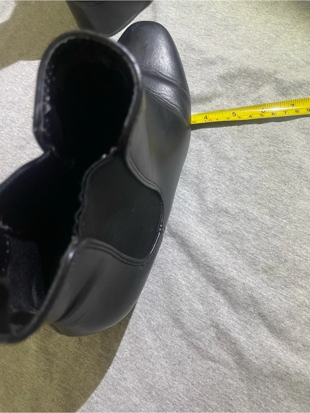 A new day size 7 Men'es Black Leather Chelsea Boots - Classic Slip-On Style